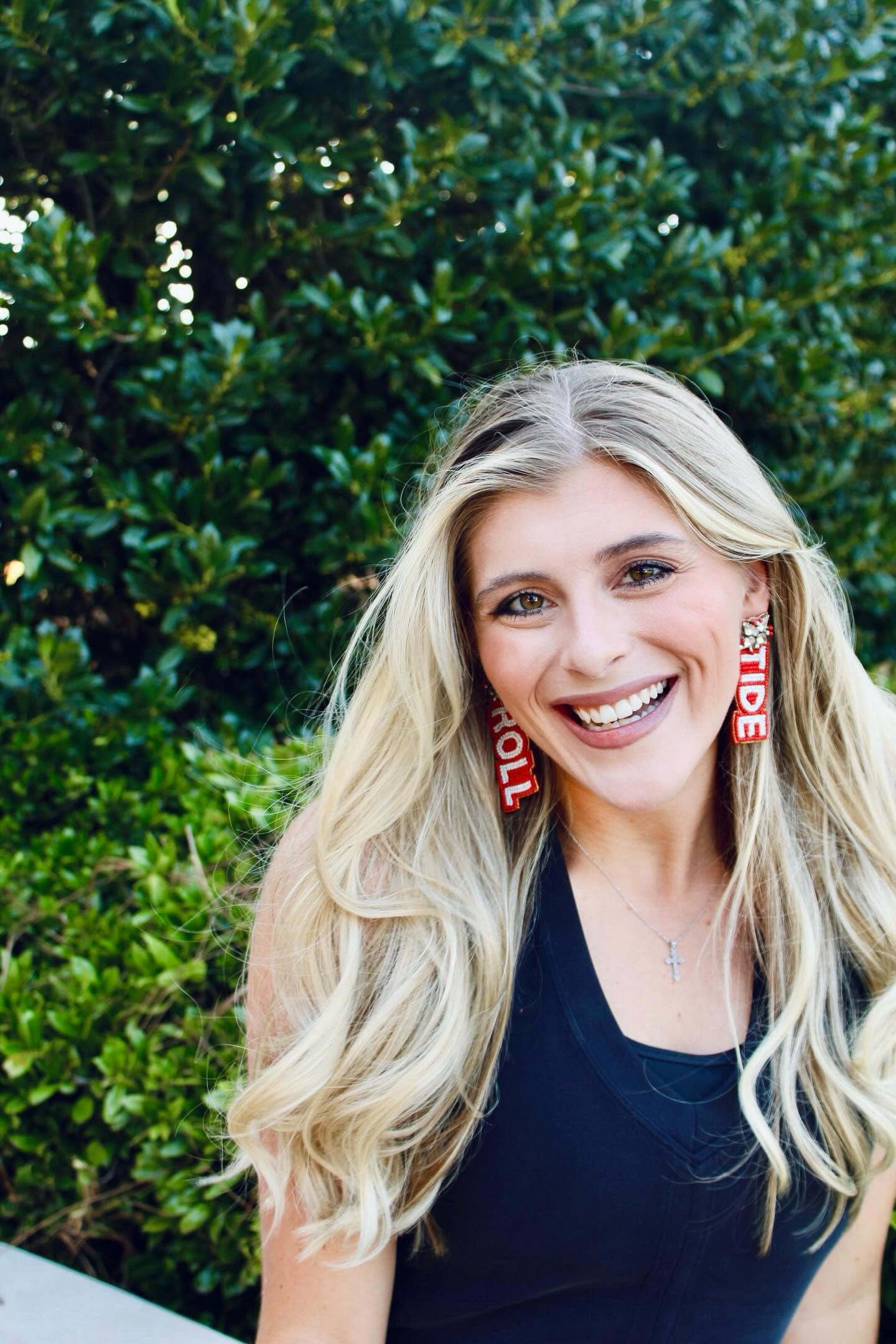 Alabama "Roll Tide" Beaded Earrings in Crimson and White by Desden - Image 3