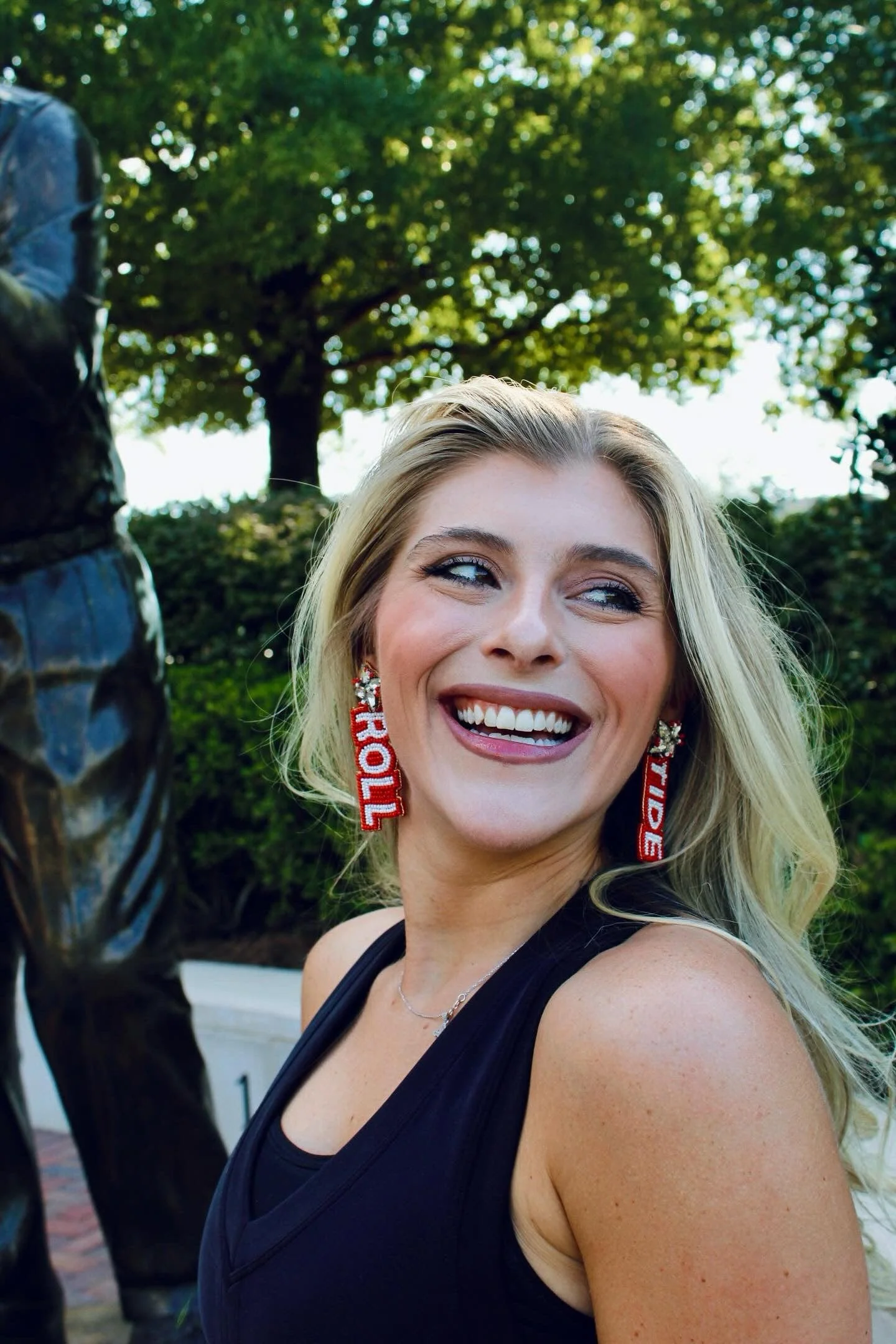 Alabama "Roll Tide" Beaded Earrings in Crimson and White by Desden - Image 4